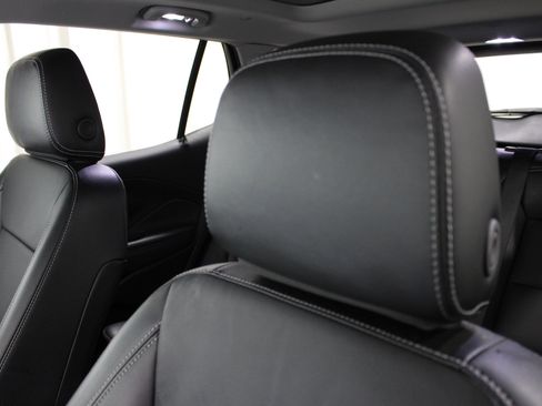 Used 2024 GMC Terrain SLT w/ Infotainment Package II image 4