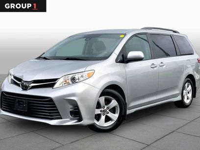 Used 2020 Toyota Sienna LE w/ LE Preferred Package