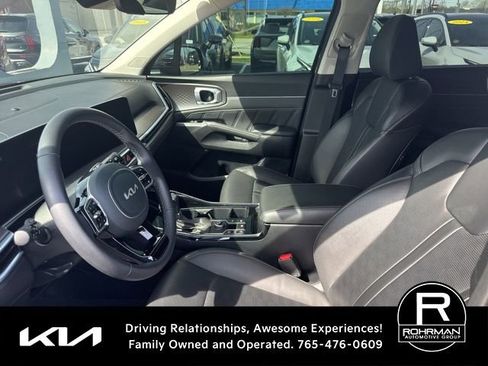 Used 2025 Kia Sorento SX image 9