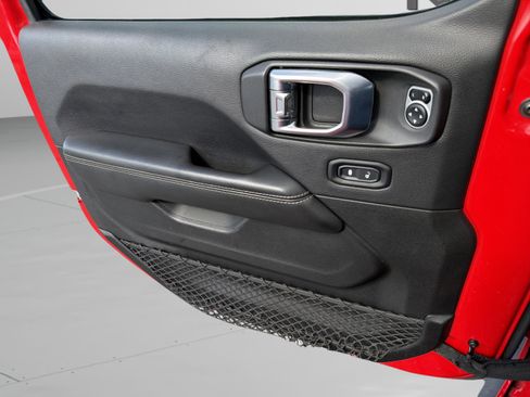 Used 2018 Jeep Wrangler Unlimited Sahara w/ Cold Weather Group image 9