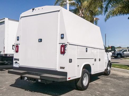 New 2026 Chevrolet Express 3500 w/ Power Convenience Package image 7