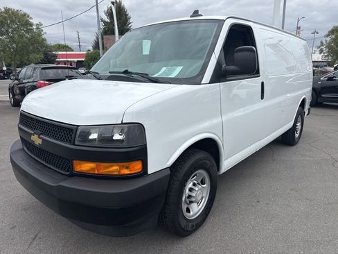 Used 2020 Chevrolet Express 2500 RWD image 2