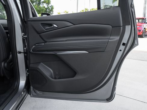 Used 2024 Chevrolet Traverse LT FWD image 36