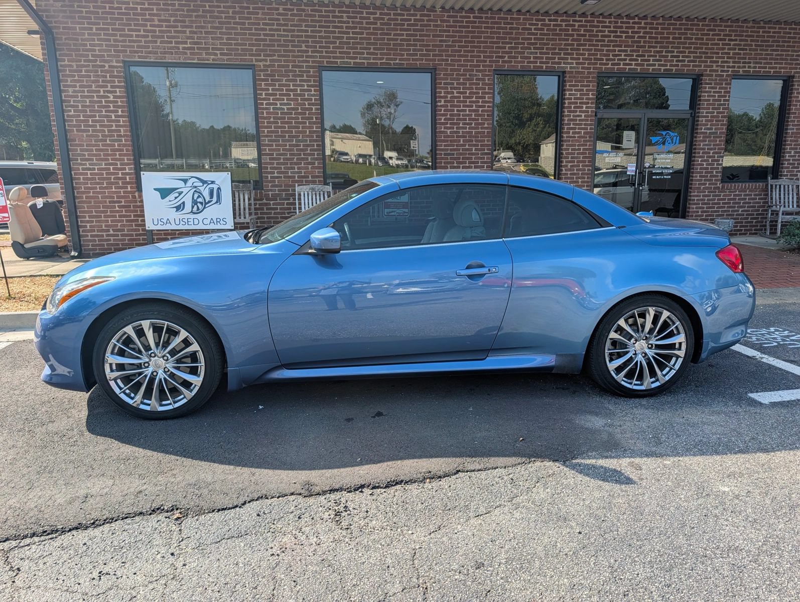 Used 2013 INFINITI G37 Convertible w/ Premium Pkg RWD image 2