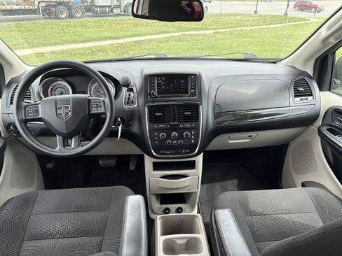 Used 2020 Dodge Grand Caravan SE FWD image 10