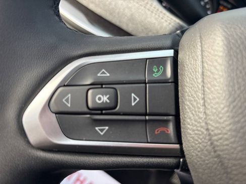 Certified 2023 Jeep Compass Latitude image 18