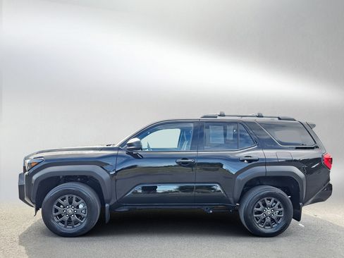 Used 2025 Toyota 4Runner SR5 AWD/4WD image 2