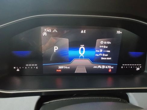 Used 2025 Volkswagen Jetta SE FWD image 2