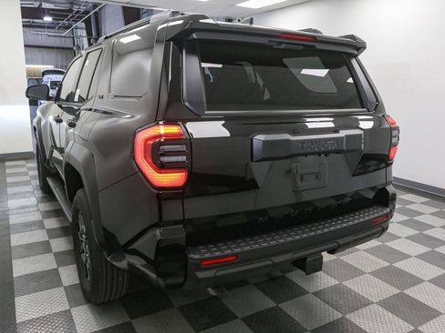 New 2026 Toyota 4Runner SR5 AWD/4WD image 10