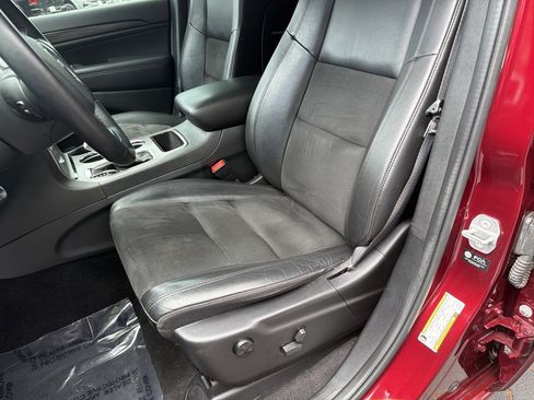 Used 2022 Jeep Grand Cherokee Laredo X RWD image 18