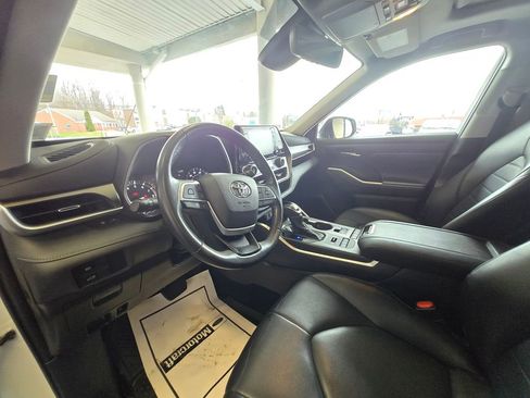 Used 2022 Toyota Highlander XLE image 10
