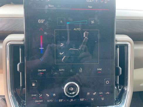 Used 2025 GMC Yukon XL Denali w/ Denali Reserve Package AWD/4WD image 22