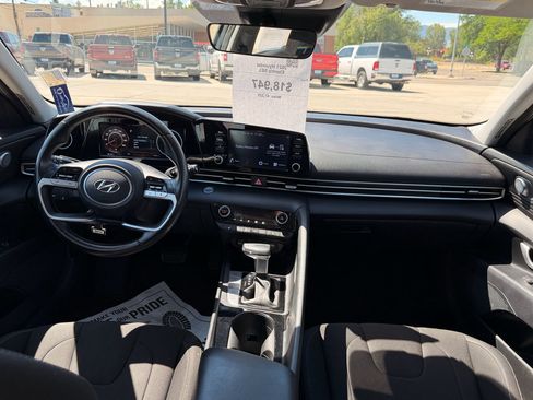 Used 2021 Hyundai Elantra SEL w/ Convenience + Premium Package FWD image 19