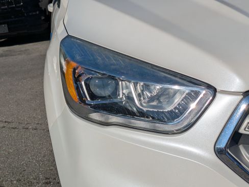 Used 2019 Ford Escape SEL image 10