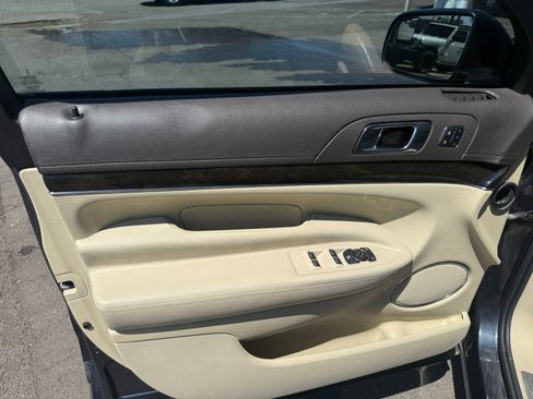 Used 2013 Lincoln MKT FWD image 13