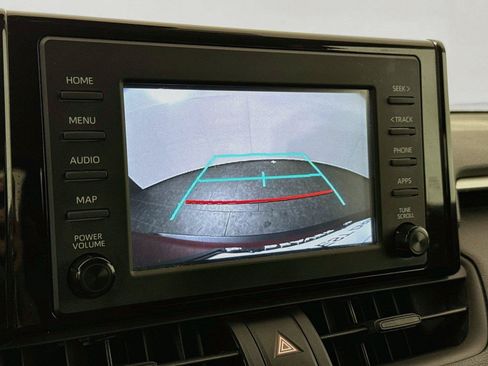 Used 2019 Toyota RAV4 LE FWD image 21