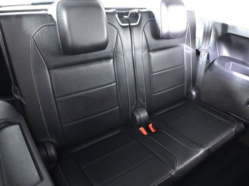 Used 2021 Volkswagen Tiguan SE image 37