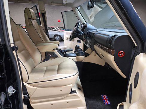 Used 2004 Land Rover Discovery SE image 12