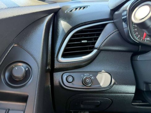 Used 2019 Chevrolet Trax LT w/ LT Convenience Package image 31