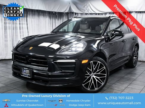 Used 2023 Porsche Macan AWD/4WD image 1