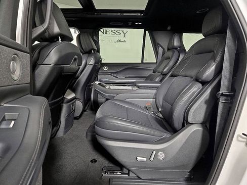 New 2025 Lincoln Navigator L Reserve w/ Jet Appearance Package AWD/4WD image 9