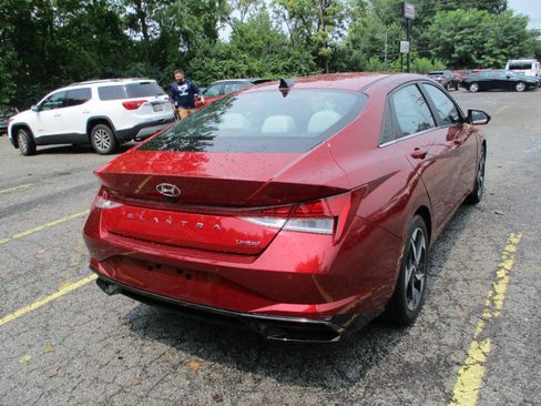 Used 2022 Hyundai Elantra Limited FWD image 3