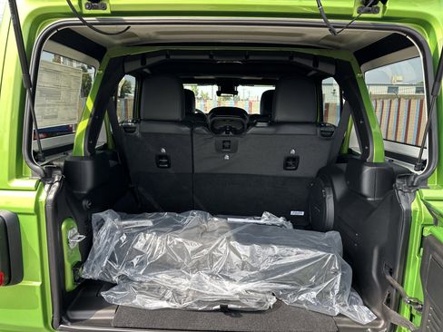 New 2025 Jeep Wrangler Unlimited Rubicon image 5