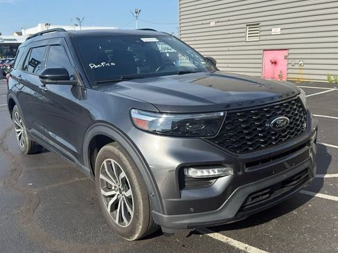 Certified 2020 Ford Explorer ST w/ Premium Technology Package AWD/4WD image 4