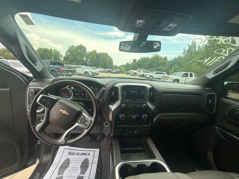 Used 2020 Chevrolet Silverado 1500 LTZ AWD/4WD image 11