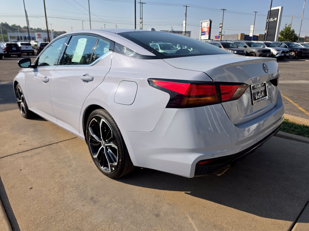 Used 2024 Nissan Altima 2.5 SR FWD image 7