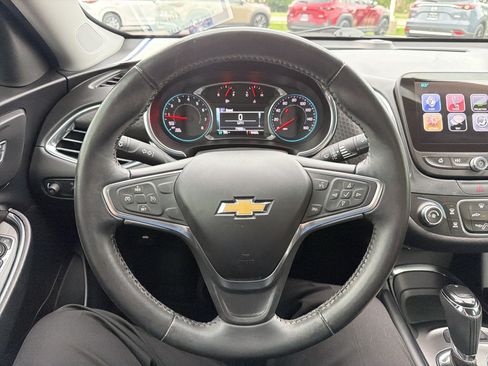 Used 2017 Chevrolet Malibu LT FWD image 24