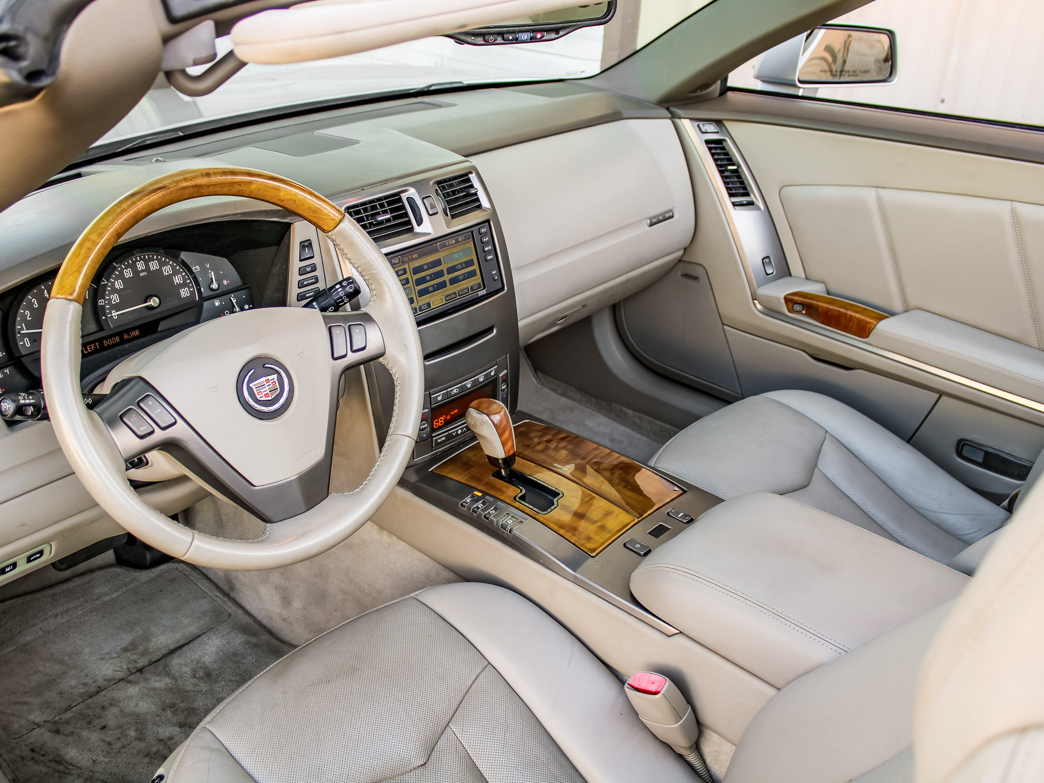 Used 2004 Cadillac XLR RWD image 18