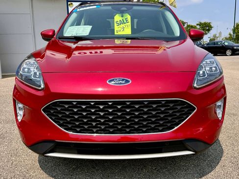 Used 2022 Ford Escape Titanium image 2