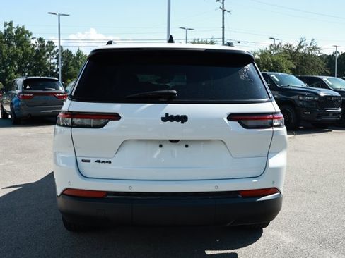 Used 2023 Jeep Grand Cherokee L Laredo AWD/4WD image 7