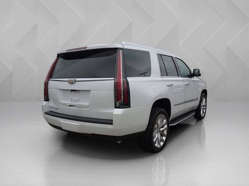 Used 2019 Cadillac Escalade Luxury AWD/4WD image 5