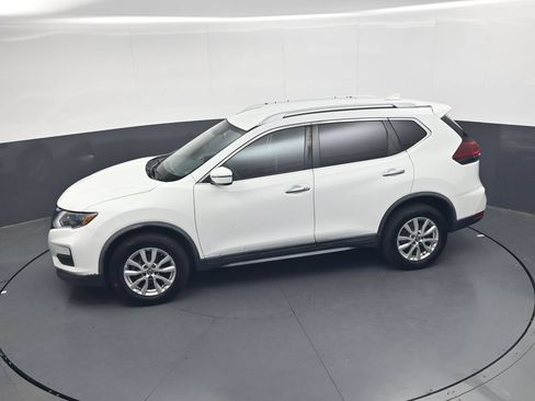 Used 2018 Nissan Rogue SV AWD/4WD image 18