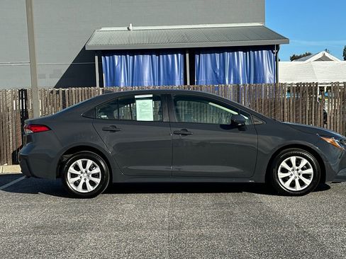 Used 2025 Toyota Corolla LE image 3
