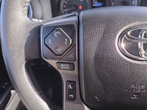 Used 2022 Toyota Tacoma TRD Off-Road image 22