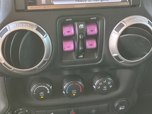 Used 2017 Jeep Wrangler Unlimited Sahara w/ Connectivity Group AWD/4WD image 16