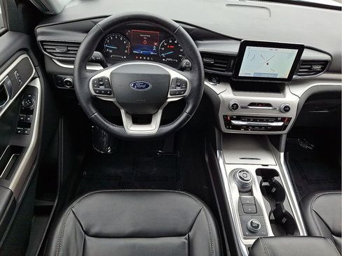 Used 2021 Ford Explorer XLT w/ Equipment Group 202A image 12