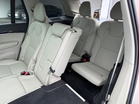 Used 2018 Volvo XC90 T6 Momentum w/ Convenience Package AWD/4WD image 23