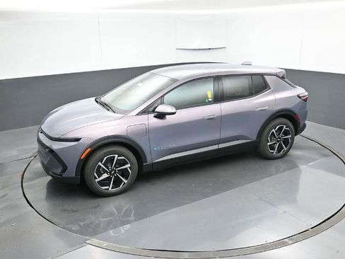 New 2026 Chevrolet Equinox EV LT image 18