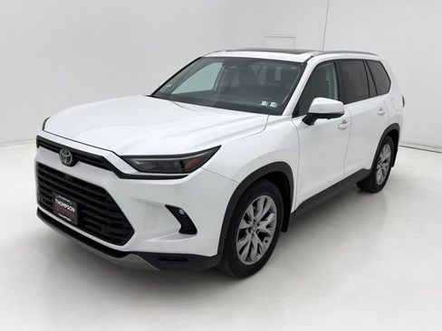 Used 2024 Toyota Grand Highlander AWD image 4