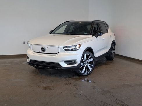 Used 2022 Volvo XC40 P8 Recharge Plus image 1