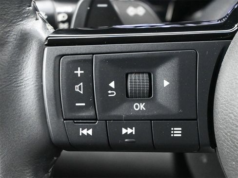 Used 2024 Nissan Pathfinder SL image 7