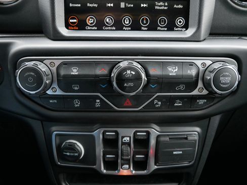 Used 2023 Jeep Gladiator Overland image 23