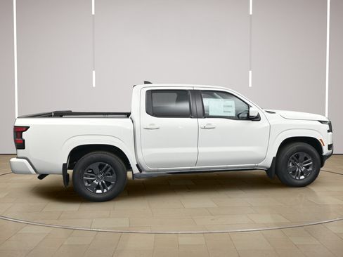 Certified 2025 Nissan Frontier SV w/ SV Convenience Package RWD image 7