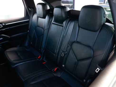 Used 2014 Porsche Cayenne Platinum Edition image 11
