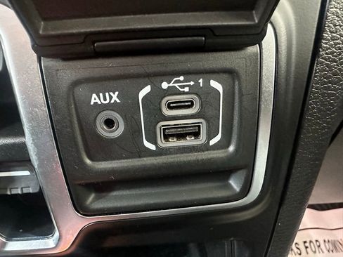 Used 2021 Jeep Wrangler Unlimited Sahara w/ Cold Weather Group AWD/4WD image 31
