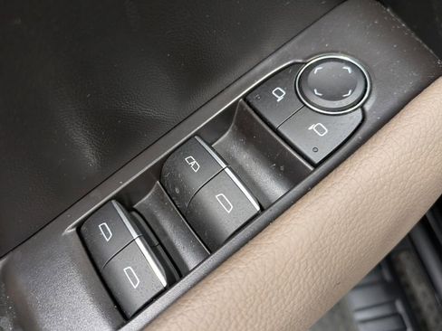 Used 2025 GMC Canyon Denali AWD/4WD image 11